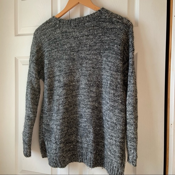 Forever 21 warm grey sweater size medium - Picture 4 of 7